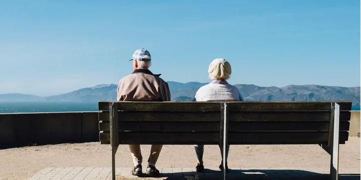 Ceļošana senioriem: kā izvēlēties drošu un piemērotu apdrošināšanu