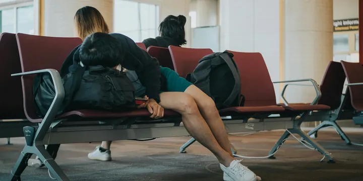 Lidojuma kavēšanās un atcelšana: kā pasargāt sevi no neplānotiem izdevumiem