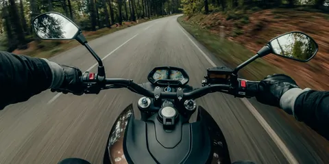 Motocikli ikdienas satiksmē: riski, atbildība un apdrošināšana