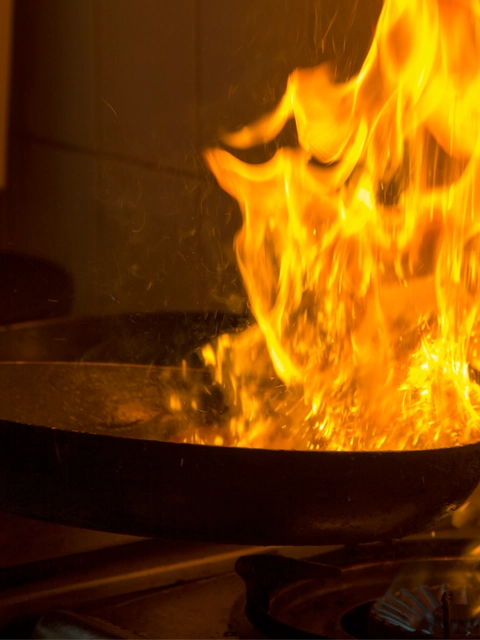 Aizmirsta panna - virtuve dūmos