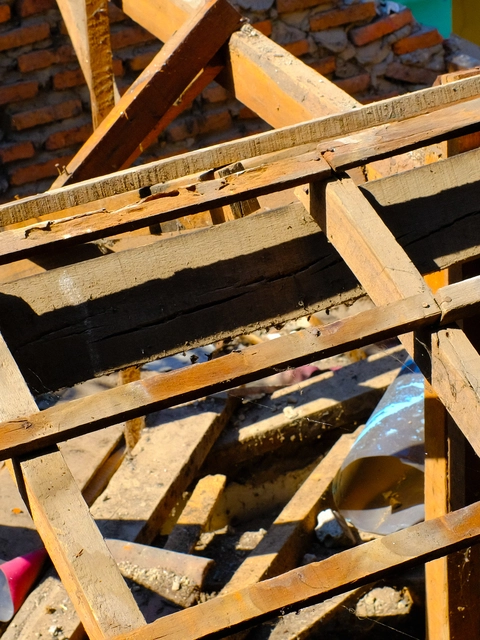 Noliktavas jumta sabrukums vētras laikā