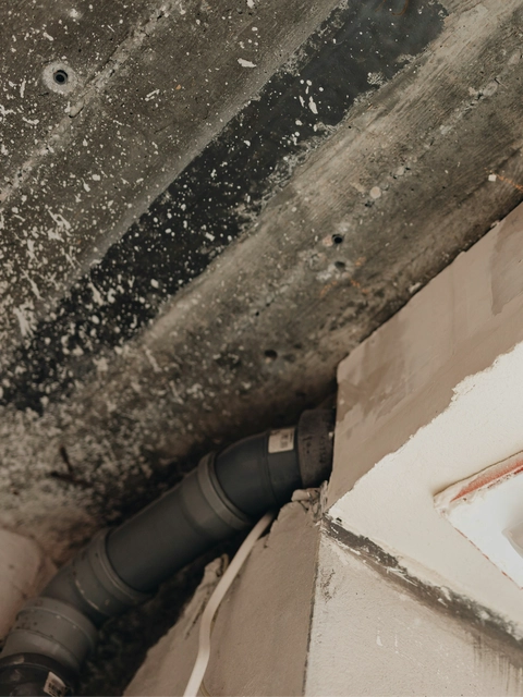 Remonta laikā pārurba cauruli