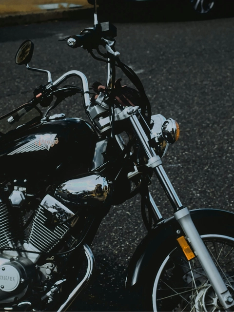 Motocikls apgāzts naktī