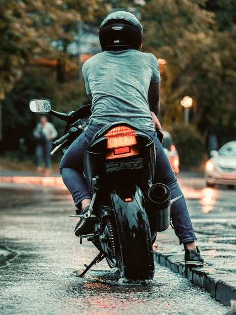 Negadījums uz slapjas brauktuves