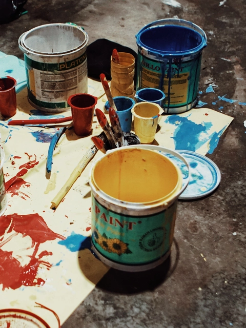 Apmeklētājs sabojā apģērbu uzņēmuma vainas dēļ