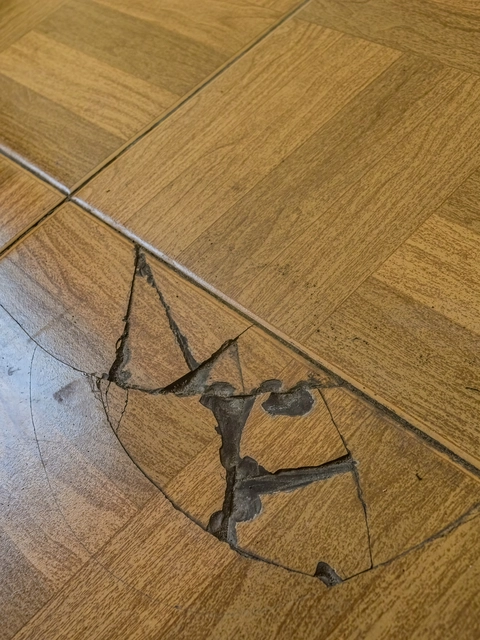 Restaurācijā darbu laikā sabojā klienta grīdu